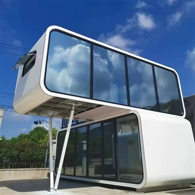 ¿Los hoteles de cabina de manzana prefabricados tienen un baño privado?
